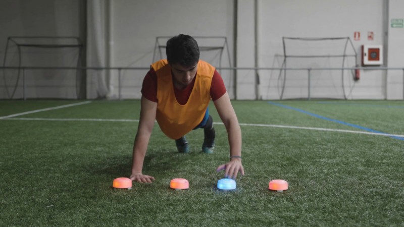 Jugador de futbol combinando 'Push ups' con el modo de entrenamiento 'Aleatorio' 